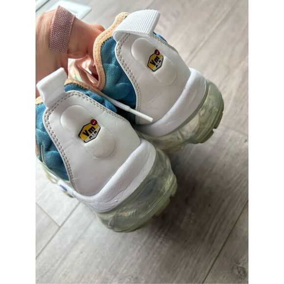 Nike Vapormax size 7.5 Women's White Light Menta AO4550-100 - Picture 3 of 6